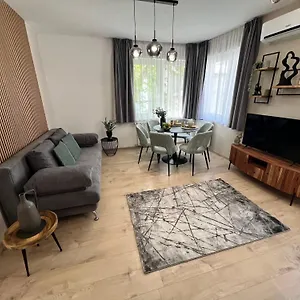 Maple Tree Budget Apartamento
